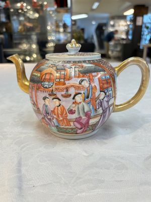 A Chinese Canton famille rose 'mandarin subject' teapot, Qianlong — photo 1