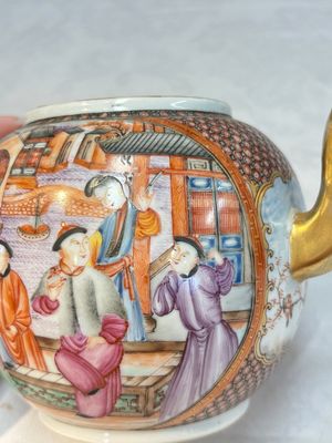 A Chinese Canton famille rose 'mandarin subject' teapot, Qianlong — photo 15
