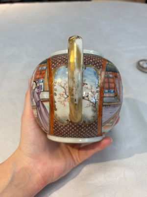 A Chinese Canton famille rose 'mandarin subject' teapot, Qianlong — photo 3