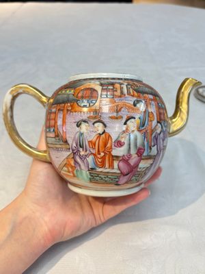 A Chinese Canton famille rose 'mandarin subject' teapot, Qianlong — photo 5