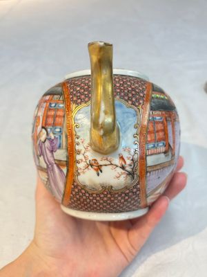 A Chinese Canton famille rose 'mandarin subject' teapot, Qianlong — photo 6