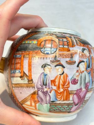 A Chinese Canton famille rose 'mandarin subject' teapot, Qianlong — photo 10