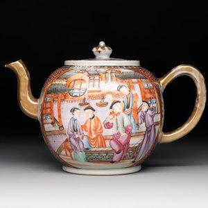 A Chinese Canton famille rose 'mandarin subject' teapot, Qianlong — photo 1