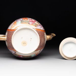 A Chinese Canton famille rose 'mandarin subject' teapot, Qianlong — photo 6