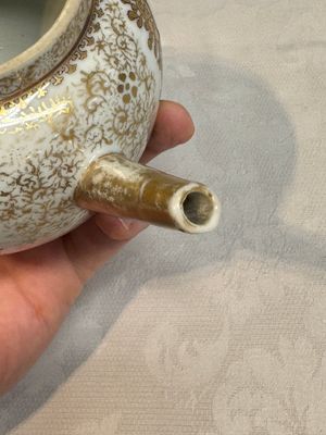 A Chinese Canton famille rose 'mandarin subject' teapot, Qianlong — photo 10