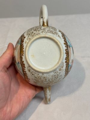 A Chinese Canton famille rose 'mandarin subject' teapot, Qianlong — photo 12