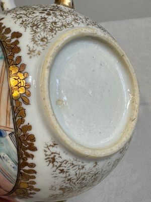 A Chinese Canton famille rose 'mandarin subject' teapot, Qianlong — photo 13
