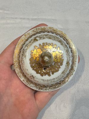 A Chinese Canton famille rose 'mandarin subject' teapot, Qianlong — photo 15
