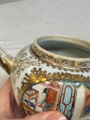 A Chinese Canton famille rose 'mandarin subject' teapot, Qianlong — photo 4