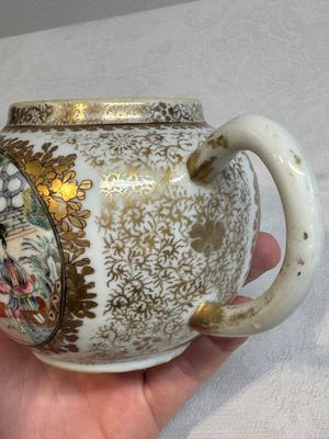 A Chinese Canton famille rose 'mandarin subject' teapot, Qianlong — photo 6