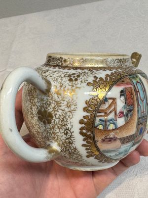 A Chinese Canton famille rose 'mandarin subject' teapot, Qianlong — photo 7
