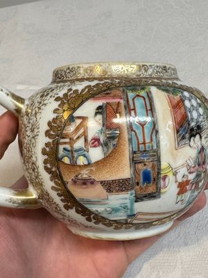 A Chinese Canton famille rose 'mandarin subject' teapot, Qianlong — photo 8