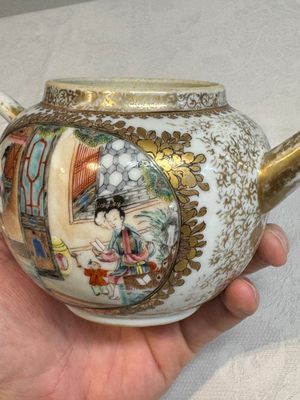 A Chinese Canton famille rose 'mandarin subject' teapot, Qianlong — photo 9
