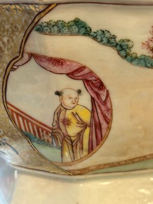 A Chinese Canton famille rose 'mandarin subject' tureen, cover and stand, Qianlong — 照片 15