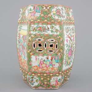 A Chinese Canton famille rose medallion hexagonal garden seat, 19th C. — photo 3