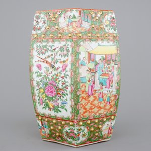 A Chinese Canton famille rose medallion hexagonal garden seat, 19th C. — photo 4