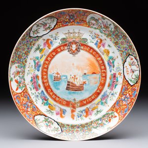 A Chinese Canton famille rose memorial plate commemorating the discovery of India, ca. 1900 — foto 1
