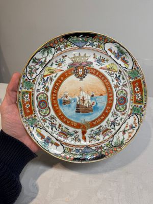 A Chinese Canton famille rose memorial plate commemorating the discovery of the sailing route to India, ca. 1900 — photo 2