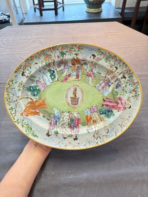 A Chinese Canton famille rose oval armorial dish with the arms of Caulfield for the English market, Daoguang, ca. 1825 — photo 1