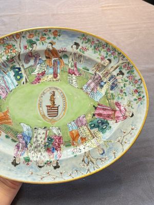 A Chinese Canton famille rose oval armorial dish with the arms of Caulfield for the English market, Daoguang, ca. 1825 — photo 4