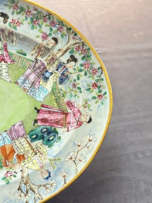 A Chinese Canton famille rose oval armorial dish with the arms of Caulfield for the English market, Daoguang, ca. 1825 — photo 5