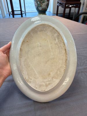 A Chinese Canton famille rose oval armorial dish with the arms of Caulfield for the English market, Daoguang, ca. 1825 — photo 7