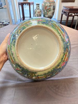 A Chinese Canton famille rose 'peacock' punch bowl, 19th C. — 照片 11