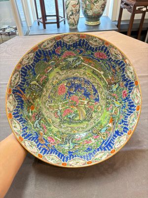 A Chinese Canton famille rose 'peacock' punch bowl, 19th C. — 照片 5