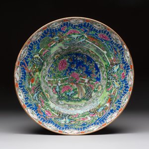 A Chinese Canton famille rose 'peacock' punch bowl, 19th C. — 照片 6