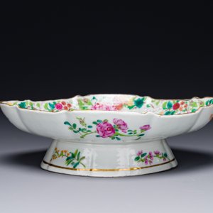 A Chinese Canton famille rose 'phoenix' tazza, 19th C. — photo 3