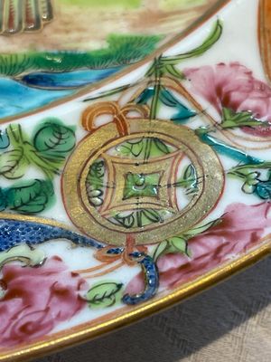 A Chinese Canton famille rose plate, a famille rose vase and a saucer, Qianlong and later — photo 13
