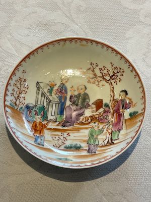 A Chinese Canton famille rose plate, a famille rose vase and a saucer, Qianlong and later — photo 17