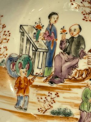 A Chinese Canton famille rose plate, a famille rose vase and a saucer, Qianlong and later — photo 19