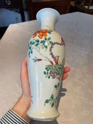 A Chinese Canton famille rose plate, a famille rose vase and a saucer, Qianlong and later — photo 5