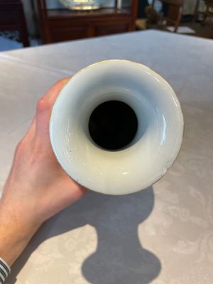 A Chinese Canton famille rose plate, a famille rose vase and a saucer, Qianlong and later — photo 6