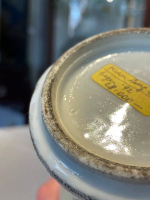 A Chinese Canton famille rose plate, a famille rose vase and a saucer, Qianlong and later — photo 8