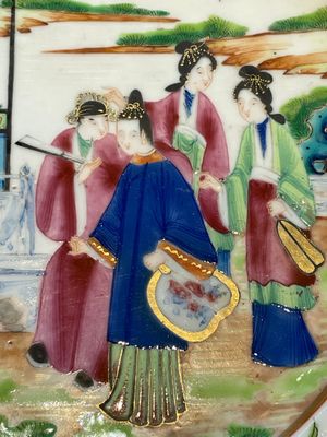 A Chinese Canton famille rose plate, a famille rose vase and a saucer, Qianlong and later — photo 10