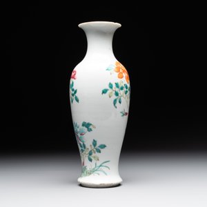 A Chinese Canton famille rose plate, a famille rose vase and a saucer, Qianlong and later — photo 5