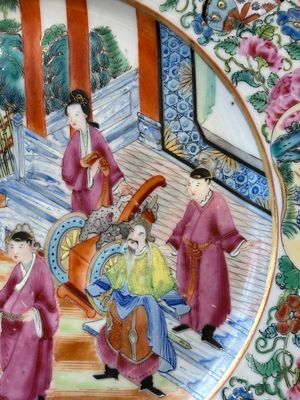 A Chinese Canton famille rose plate with narrative design, 19th C. — 照片 2