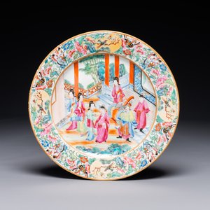A Chinese Canton famille rose plate with narrative design, 19th C. — 照片 1