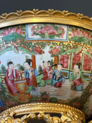 A Chinese Canton famille rose reticulated basket on stand and a bowl with gilt bronze mounts, 19th C. — 照片 19