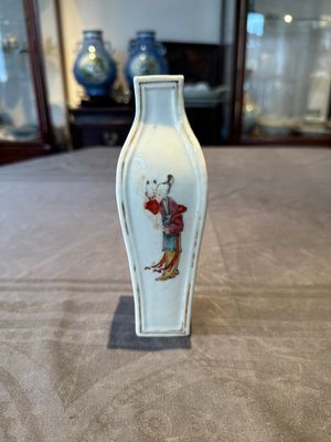 A Chinese Canton famille rose 'San Niang Jiao Zi 三娘教子' vase, Qianlong — foto 1