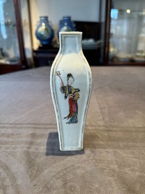 A Chinese Canton famille rose 'San Niang Jiao Zi 三娘教子' vase, Qianlong — foto 2