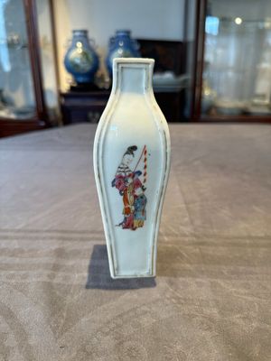 A Chinese Canton famille rose 'San Niang Jiao Zi 三娘教子' vase, Qianlong — foto 3
