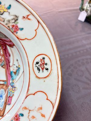 A Chinese Canton famille rose shaving bowl with figurative design, Qianlong — 照片 9
