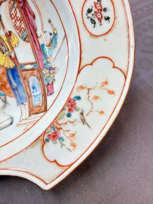 A Chinese Canton famille rose shaving bowl with figurative design, Qianlong — 照片 10
