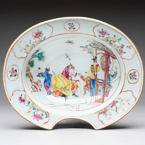 A Chinese Canton famille rose shaving bowl with figurative design, Qianlong — 照片 1