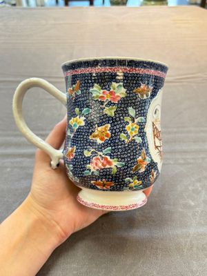 A Chinese Canton famille rose tankard with figural design, Qianlong — photo 1