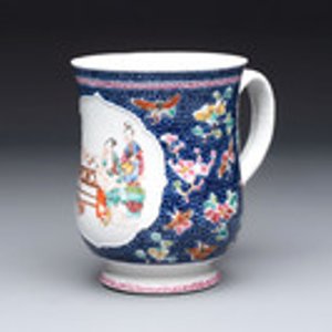 A Chinese Canton famille rose tankard with figural design, Qianlong — photo 1