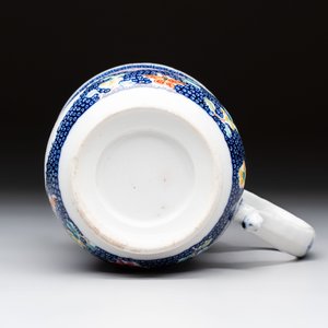 A Chinese Canton famille rose tankard with figural design, Qianlong — photo 7
